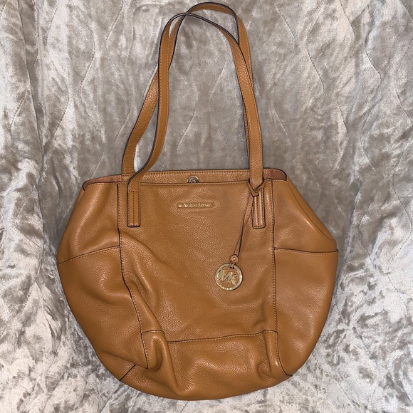 Large Michael Kors Tan/Brown Leather Ashbury Shoulder Bag - Picture 4 of 8